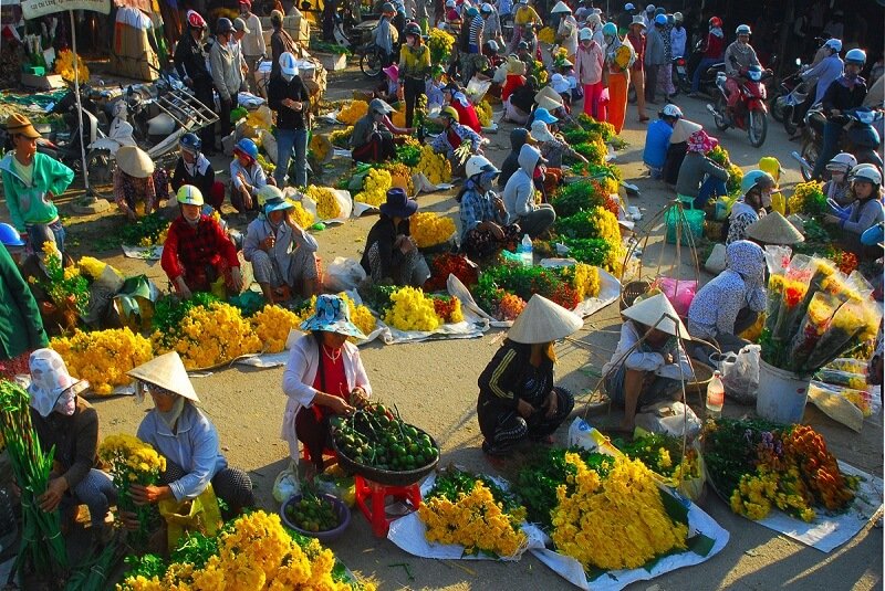 What are special customs in Vietnam traditional Tet holiday?